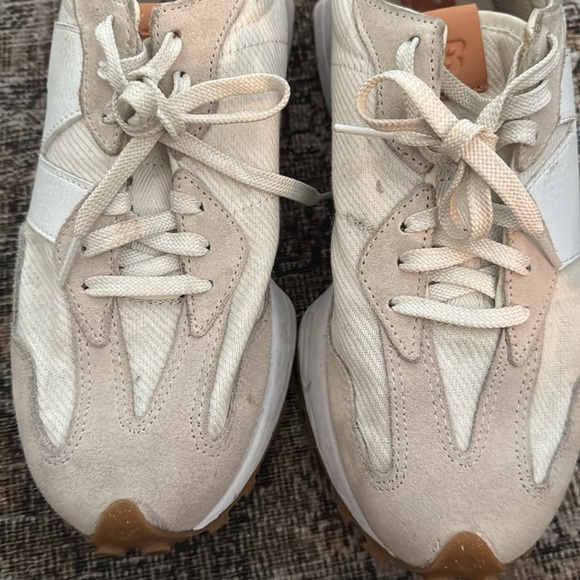 New Balance 327 - Picture 6 of 6